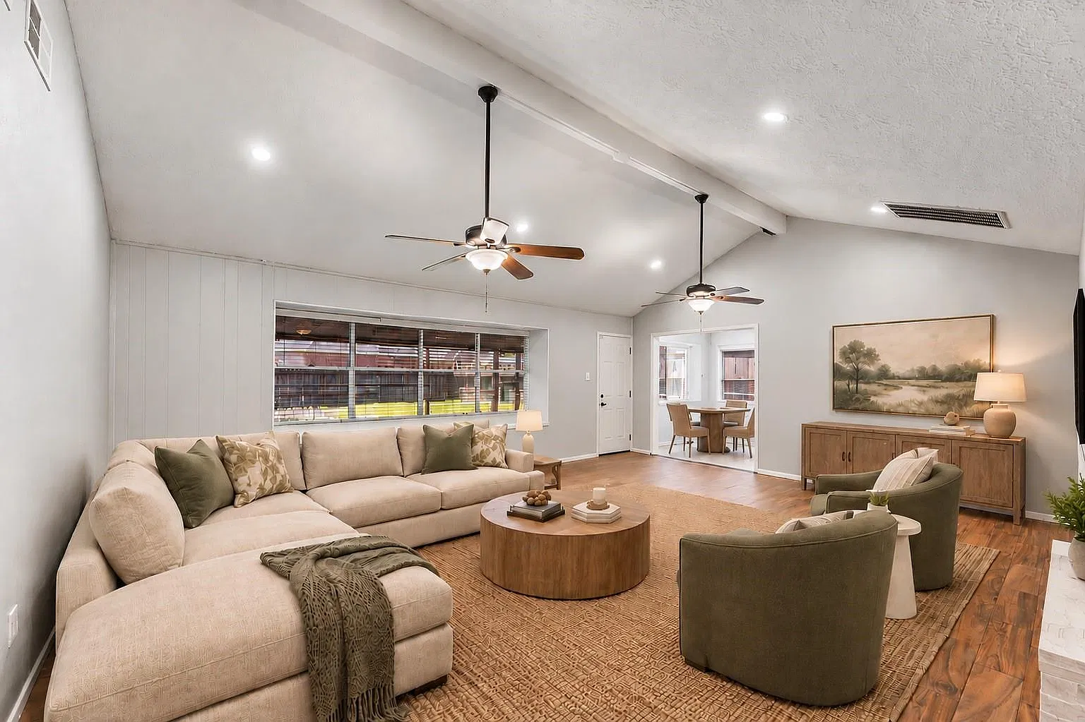4 bed, 2.0 bath, 1419 sqft, $2,000 — Photo 3