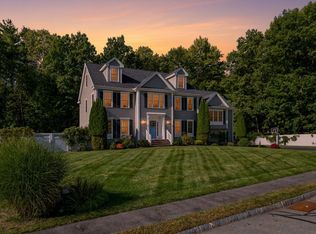 9 Lakewoods Dr, Merrimac, MA 01860