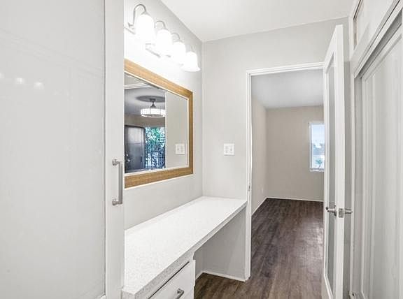 Studio-Closet/dressing area