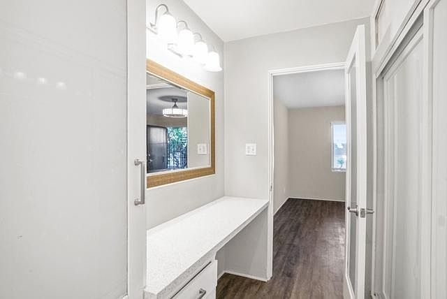 Studio-Closet/dressing area