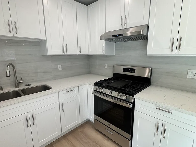 8811 Yates St — Photo 10
