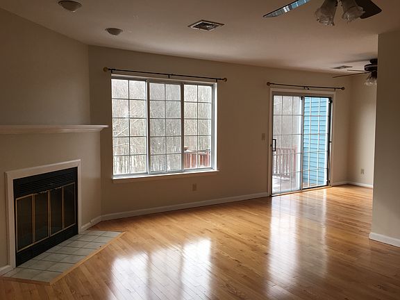 4th image of 704 Ashford Cir #1