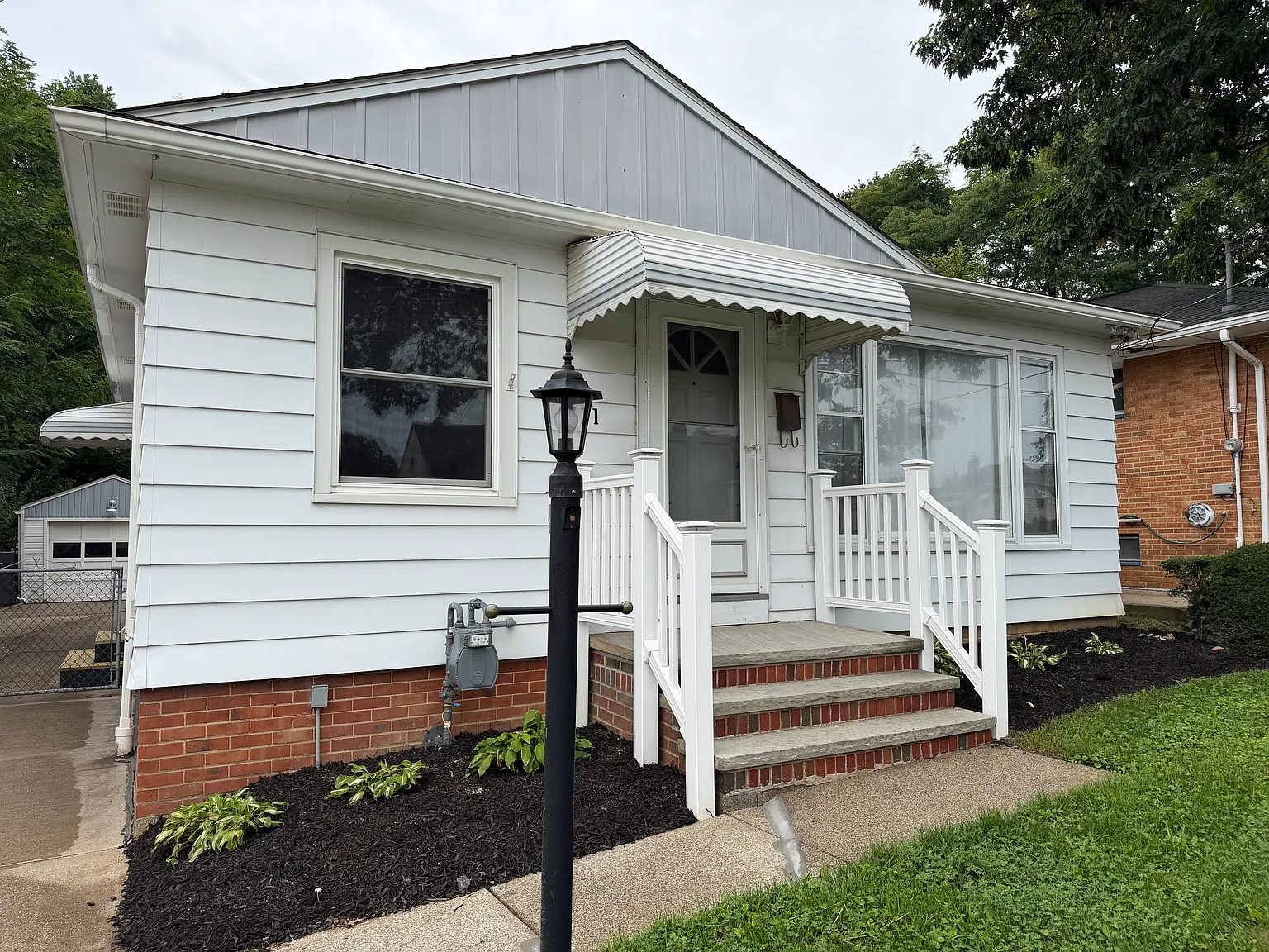 4 bed, 1.5 bath, 1509 sqft, $2,100 — Photo 2