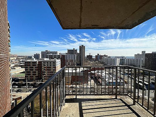 3rd image of 2929 W 30th St #10D