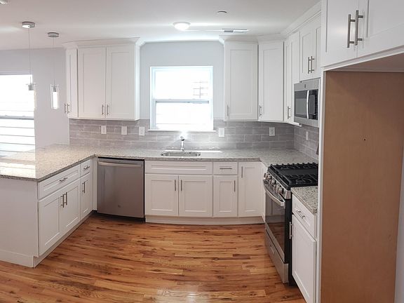 3rd image of 118 Fleming Ave Floor 2