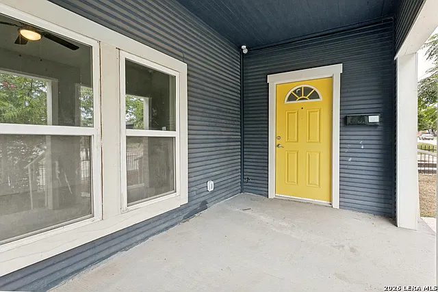 3 bed, 2.0 bath, 1592 sqft, $1,595 — Photo 3