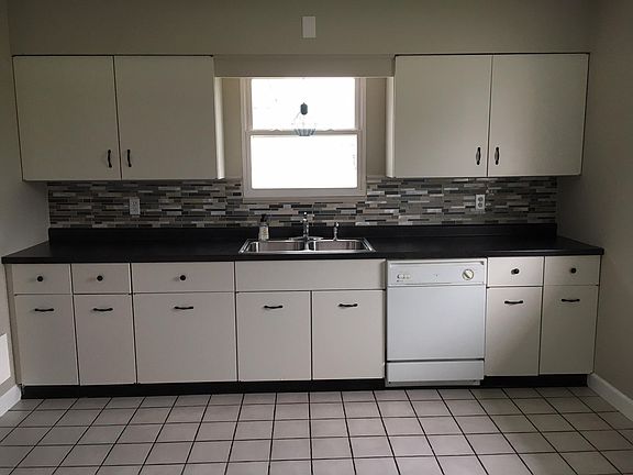 Appliances: gas range, refrigerator and dishwasher