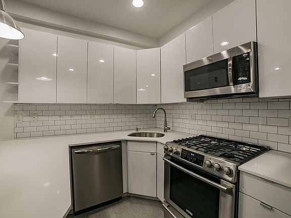 4th image of 1430 Germantown Ave APT 2