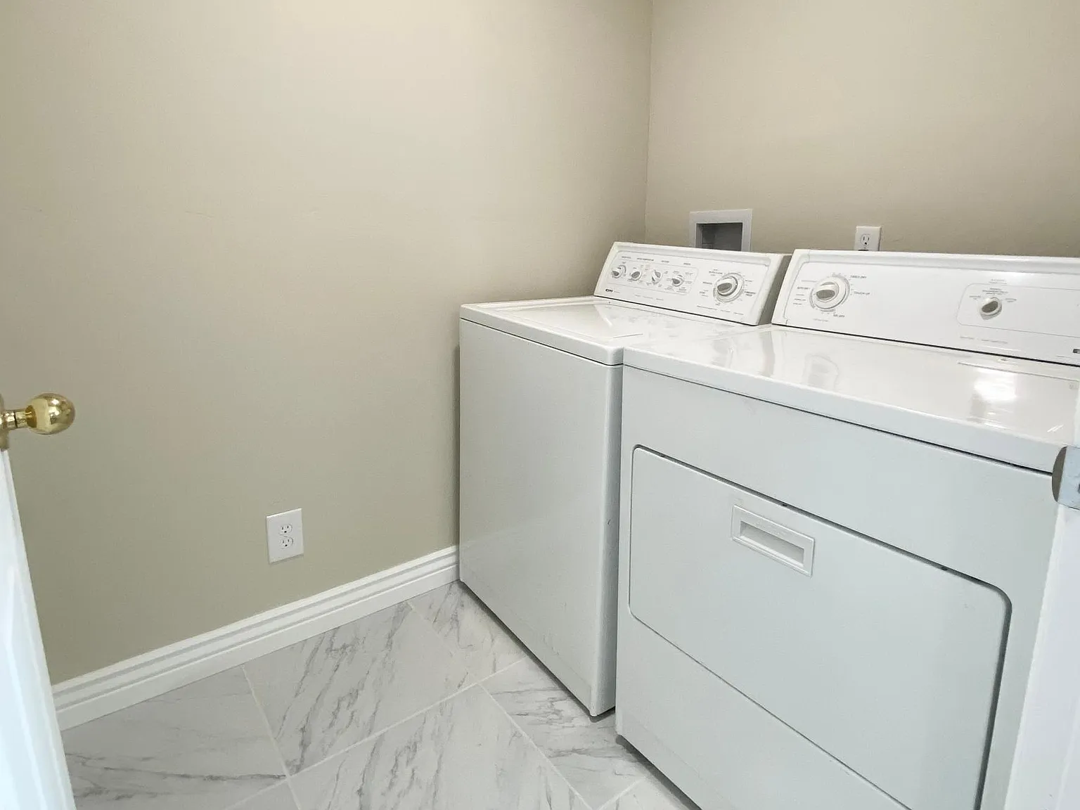 9601 S Kilmuir Cir — Photo 3
