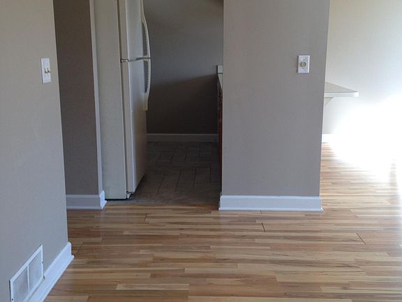 4th image of 20930 Flora St