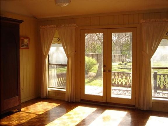 3rd image of 1575 Bell Oaks Dr
