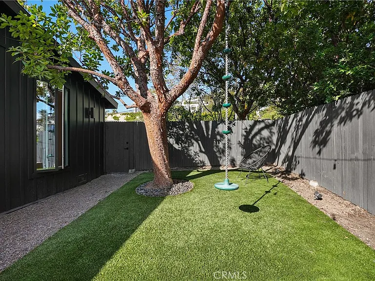 592 Bluebird Canyon Dr — Photo 60
