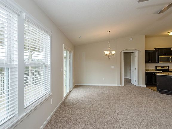 4th image of 894 Yorkshire Dr #14-301