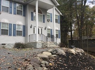 279 Powderhorn Rd, Henryville, PA 18332