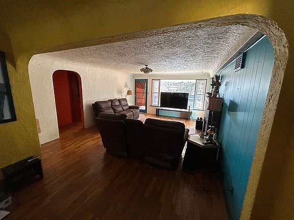 5th image of 506 Kinnikinnik Dr