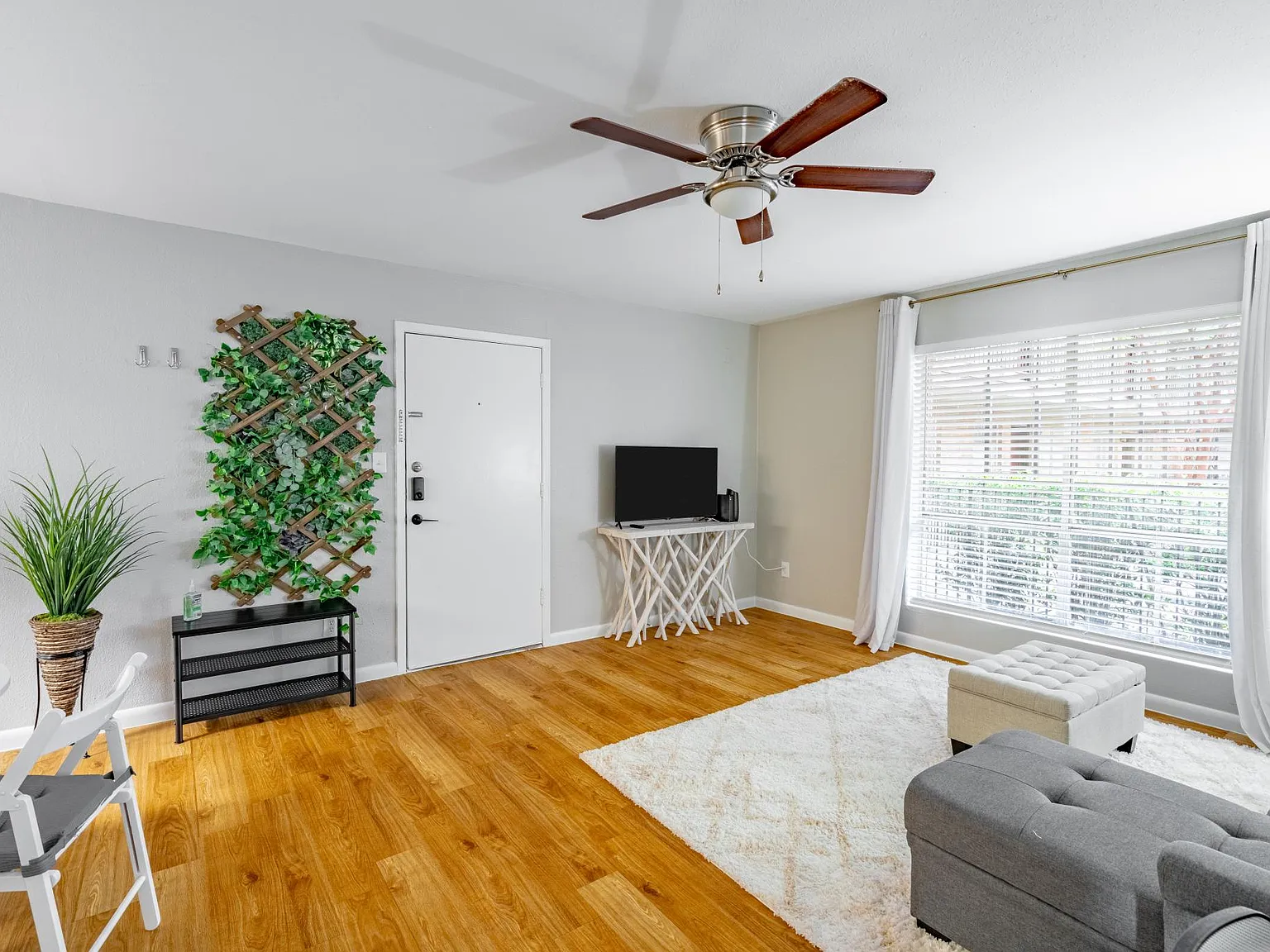 2 bed, 829 sqft, $2,500 — Photo 3