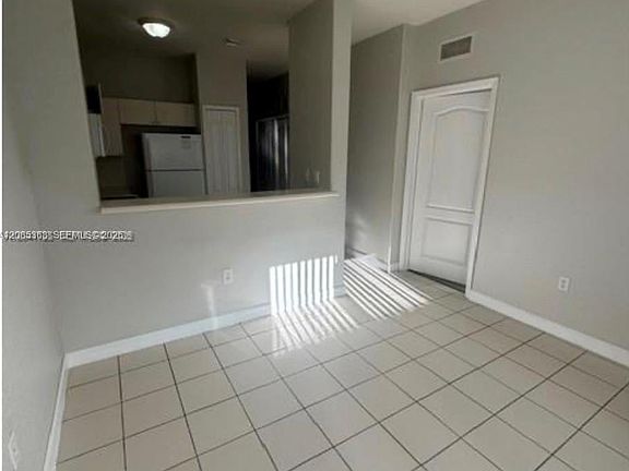 5th image of 2826 SE 16th Pl Unit 103