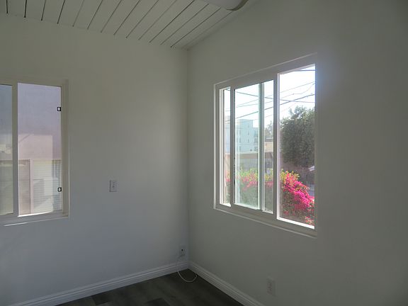 5th image of 11324 Huston St APT 9
