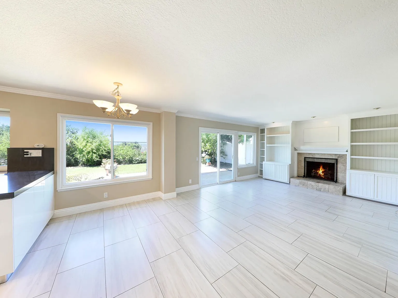 4 bed, 2288 sqft, $6,995 — Photo 3