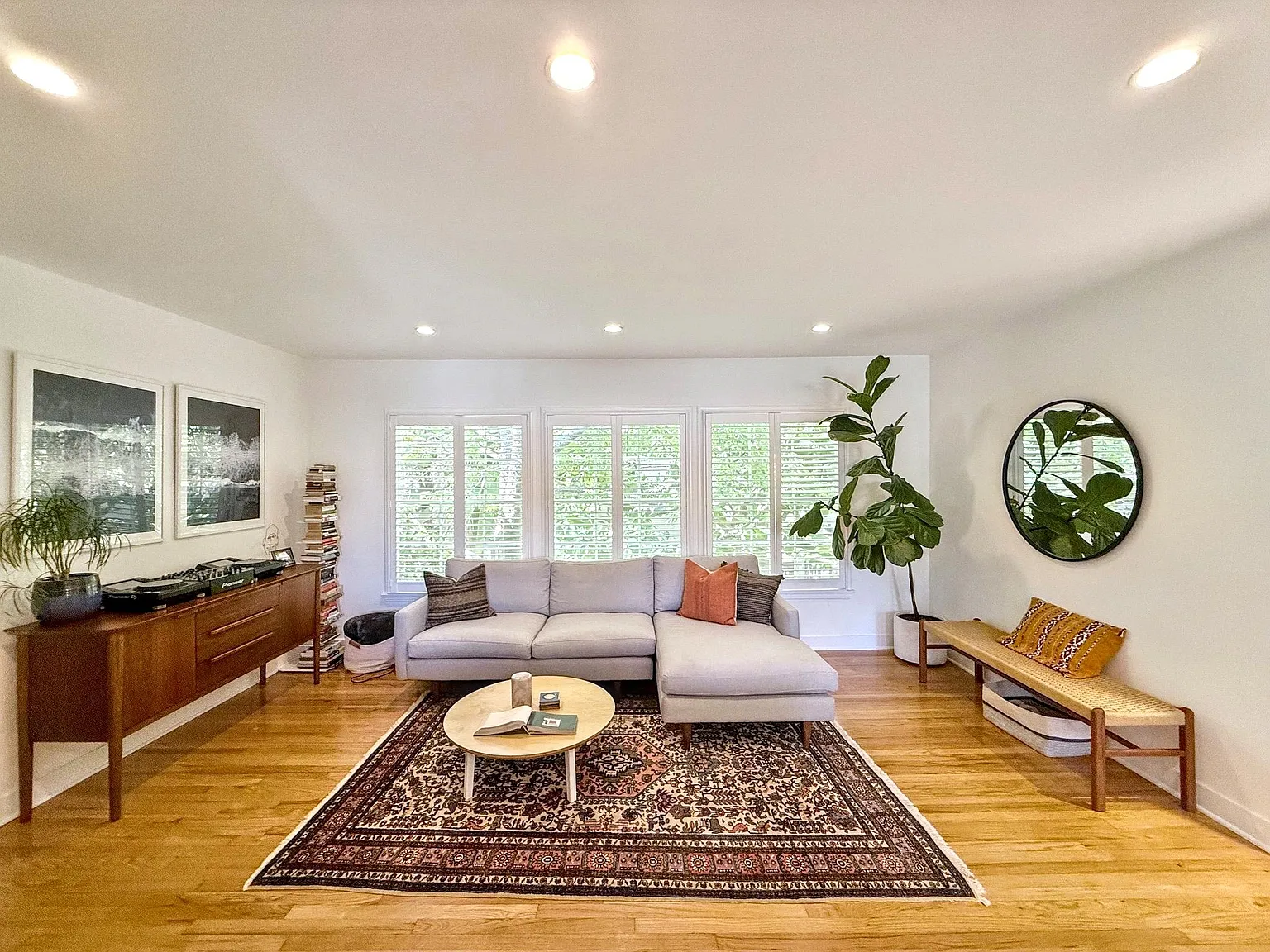 2 bed, 879 sqft, $4,350 — Photo 3