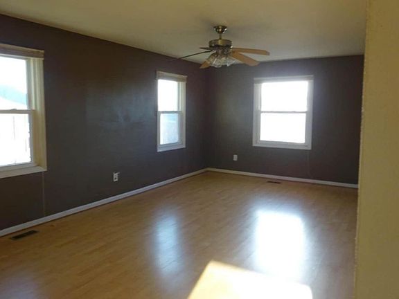 4th image of 991 Manor Ln Unit E
