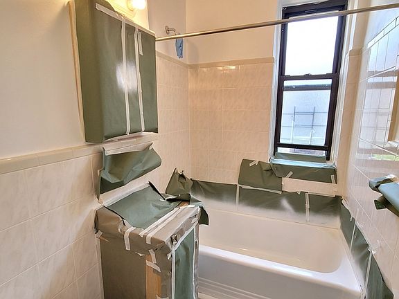 4th image of 740 W 187th St APT 6F