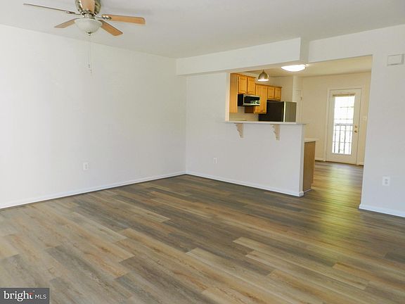 5th image of 306 Merrill Ct