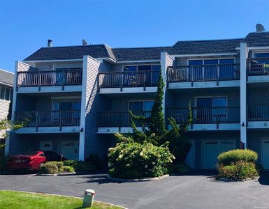 2003 Bluffs Dr S #2003, Calverton, NY, 11933