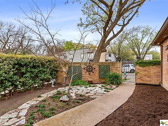 5th image of 4002 River Oaks Cir