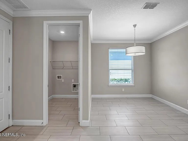 275 Renwick Pkwy — Photo 16