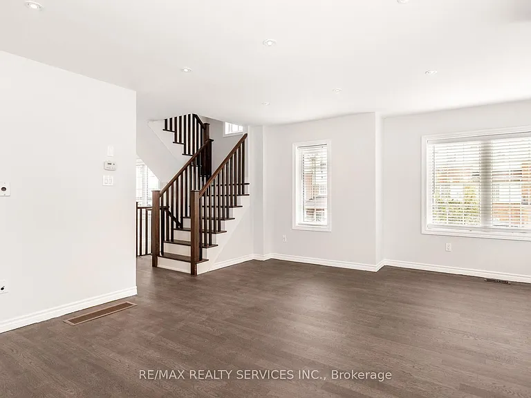 21 Dorchester Ter — Photo 12