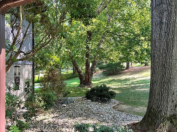 5th image of 2 Folly Farms Ct