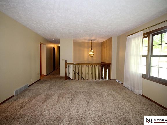 5th image of 10307 Hansen Ave