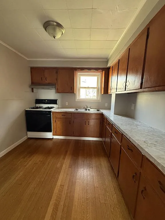 87 Orange St — Photo 3