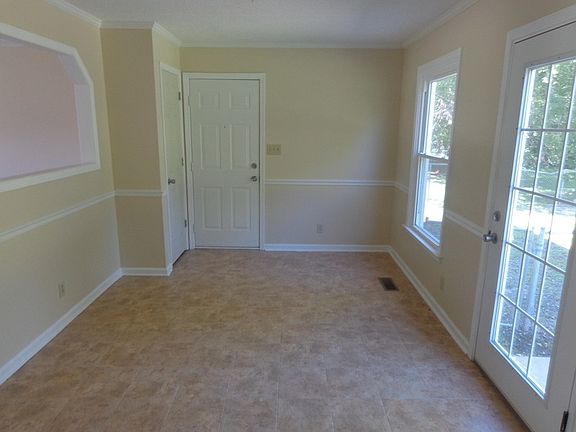 5th image of 382 Roselawn Dr