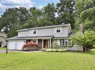 102 Brentwood Ln, Fairport, NY 14450