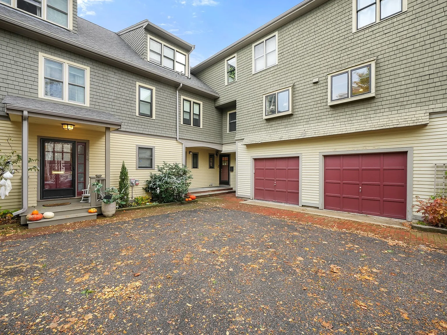 3 bed, 3.5 bath, 2369 sqft, $8,750 — Photo 1