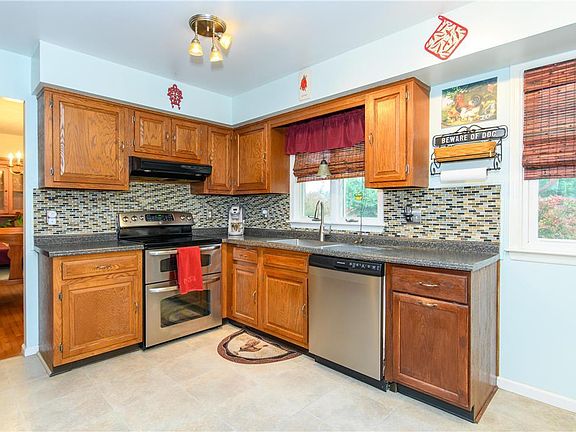 3rd image of 1228 Pine Grove Dr