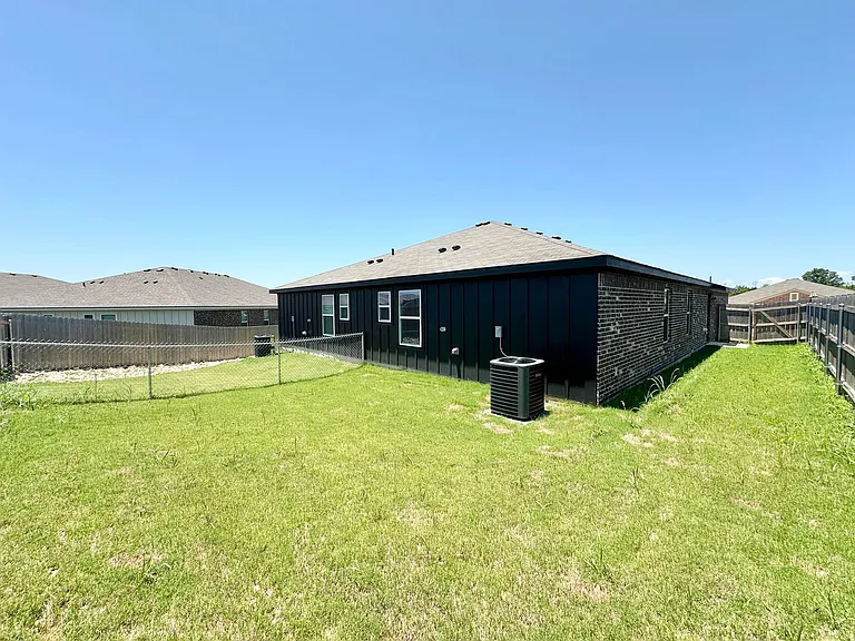 121 Dolphin Dr — Photo 29