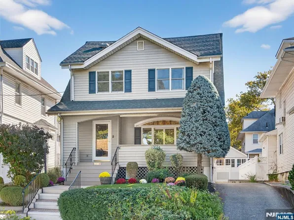 251 Summit Ave, Bogota, NJ 07603