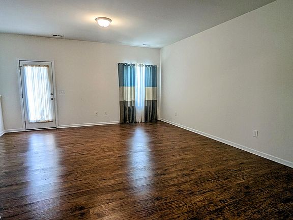 3rd image of 111 Lauren Ln
