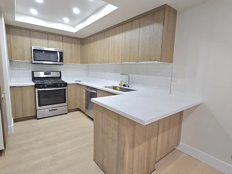 14689 Moon Crest Ln #C — Photo 2