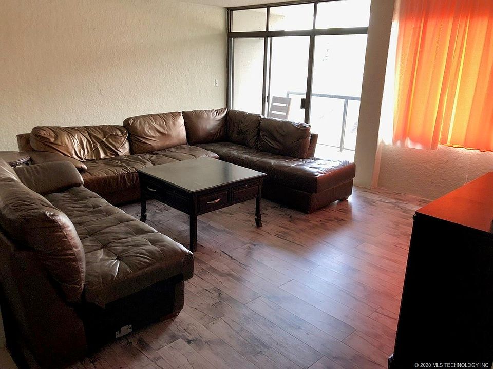 2nd image of 450 W 7th St APT 409