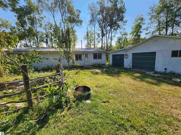 5487 N Athey Ave, Harrison, MI 48625