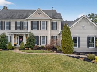 2221 Stonegate Manor Ct, Chesterfield, MO 63017