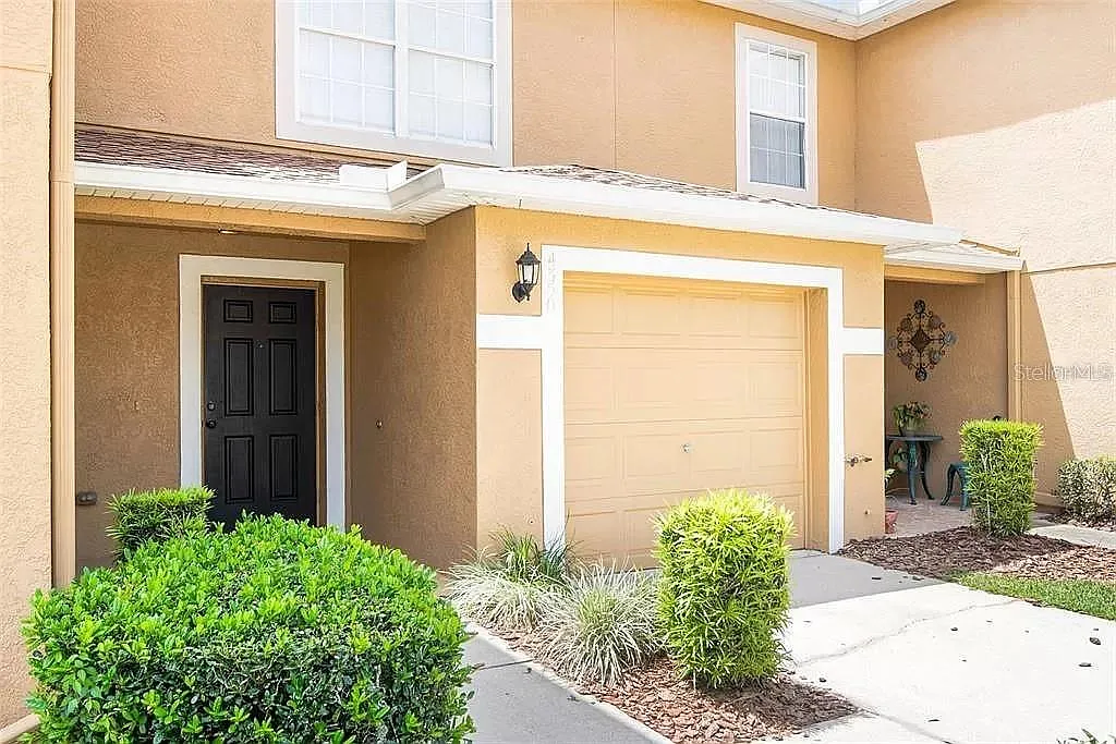2 bed, 2.5 bath, 1296 sqft, $1,750 — Photo 1