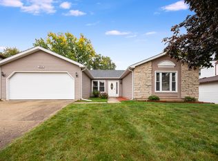 1895 Deere Ln, Glendale Heights, IL 60139