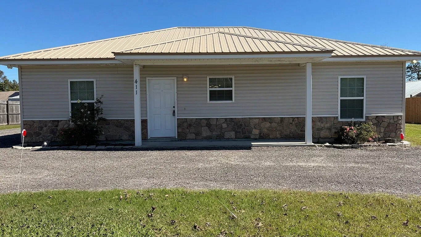 3 bed, 2.5 bath, 1376 sqft, $1,595 — Photo 1