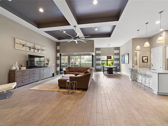 5th image of 16249 Camden Lakes Cir