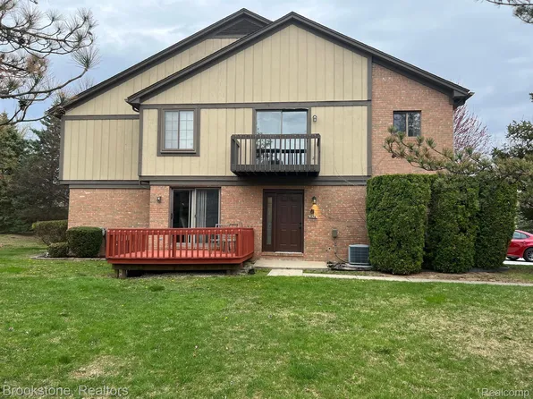 376 Meadow Bridge Dr, Rochester, MI 48307